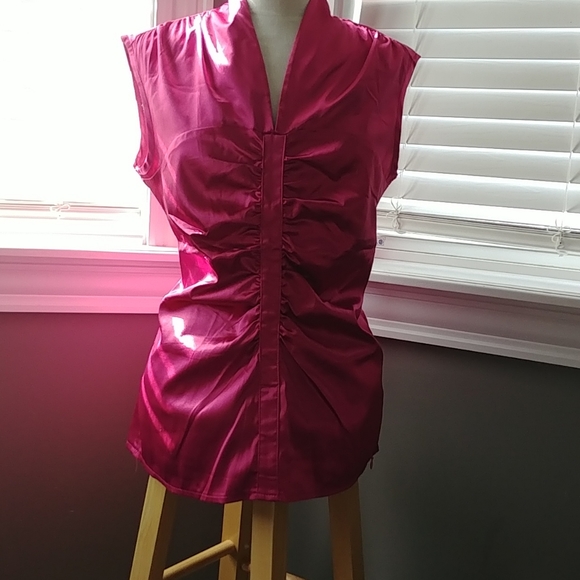 NWOT Le Château ruched sleeveless blouse - Picture 3 of 10